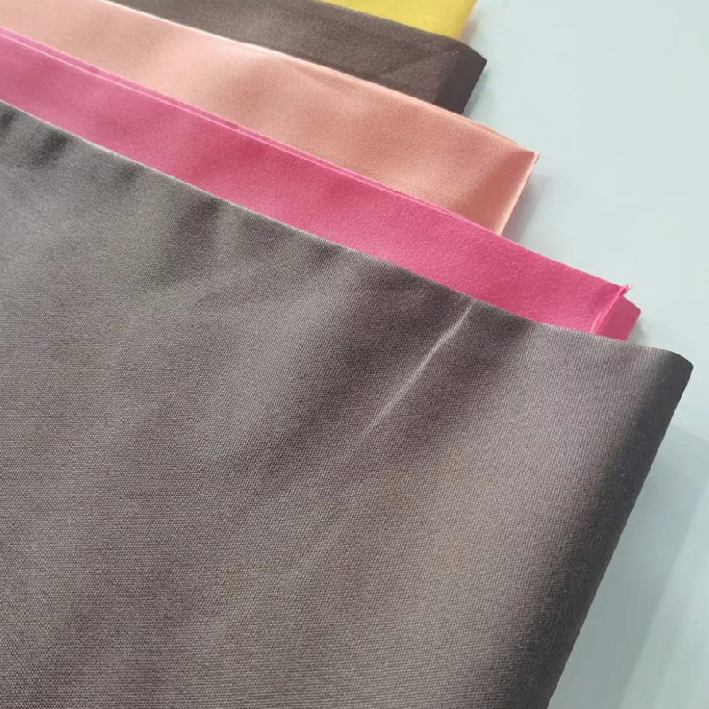 TMIE-08-1-2 85GSM 125 cm Komfortabel klesskjorte og smidig fôrstoff 100 % polyester Ulike farger tilgjengelig Farget polert polyester poplinstoff